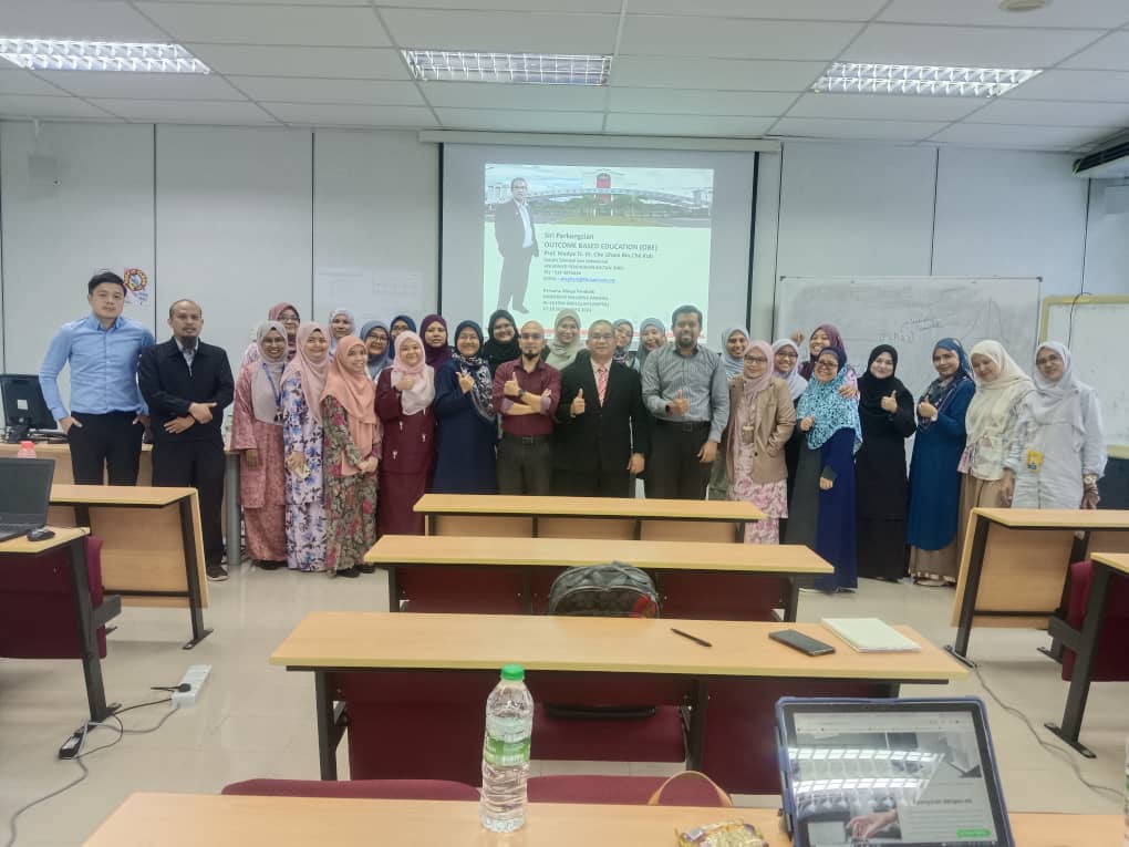 Bengkel Pemantapan Kefahaman Berkenaan Outcome Based Education (OBE) yang disampaikan oleh Prof. Madya Ts. Dr. Che Ghani Che Kob, Pensyarah UPSI pada 17 & 18 September 2024 di Perpustakaan UMPSA Gambang